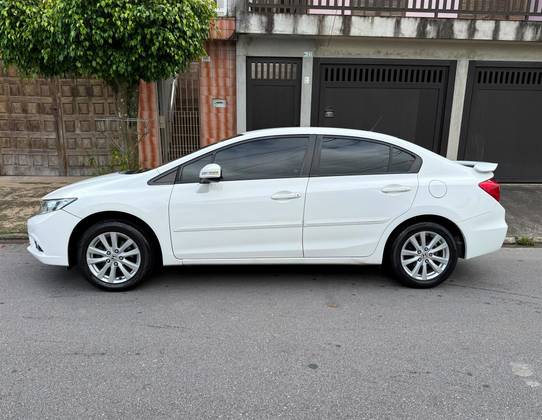 HONDA CIVIC 1.8 LXS 16V FLEX 4P AUTOMÁTICO HONDA CIVIC 1.8 LXS 16V FLEX 4P AUTOMÁTICO